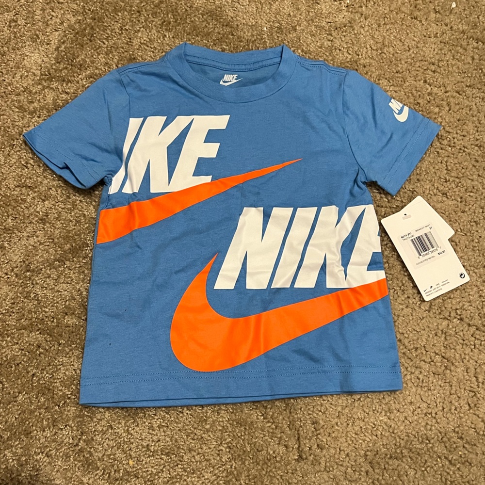 NWT Nike t shirt